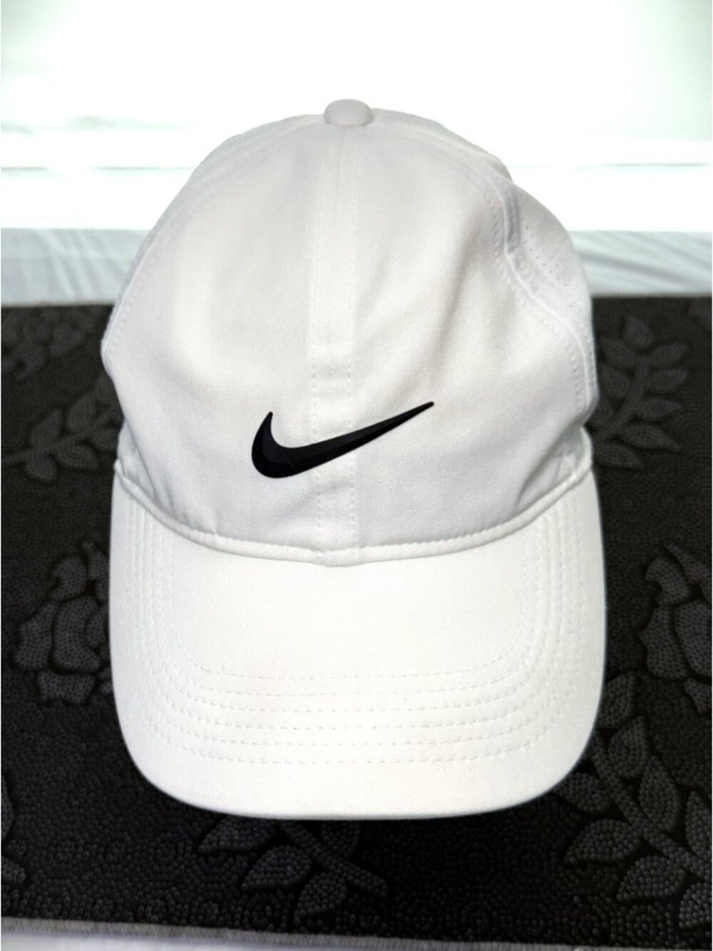 Nike Heritage86 Advantage DRI-FIT White Vented Adjustable Golf Cap
